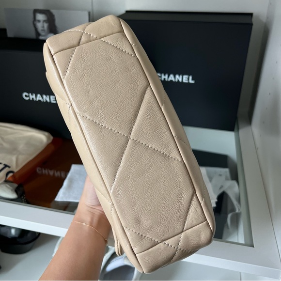 EUC CHANEL 19 Flap Bag Beige Small/Medium Lambskin Leather Full Set - Picture 3 of 12